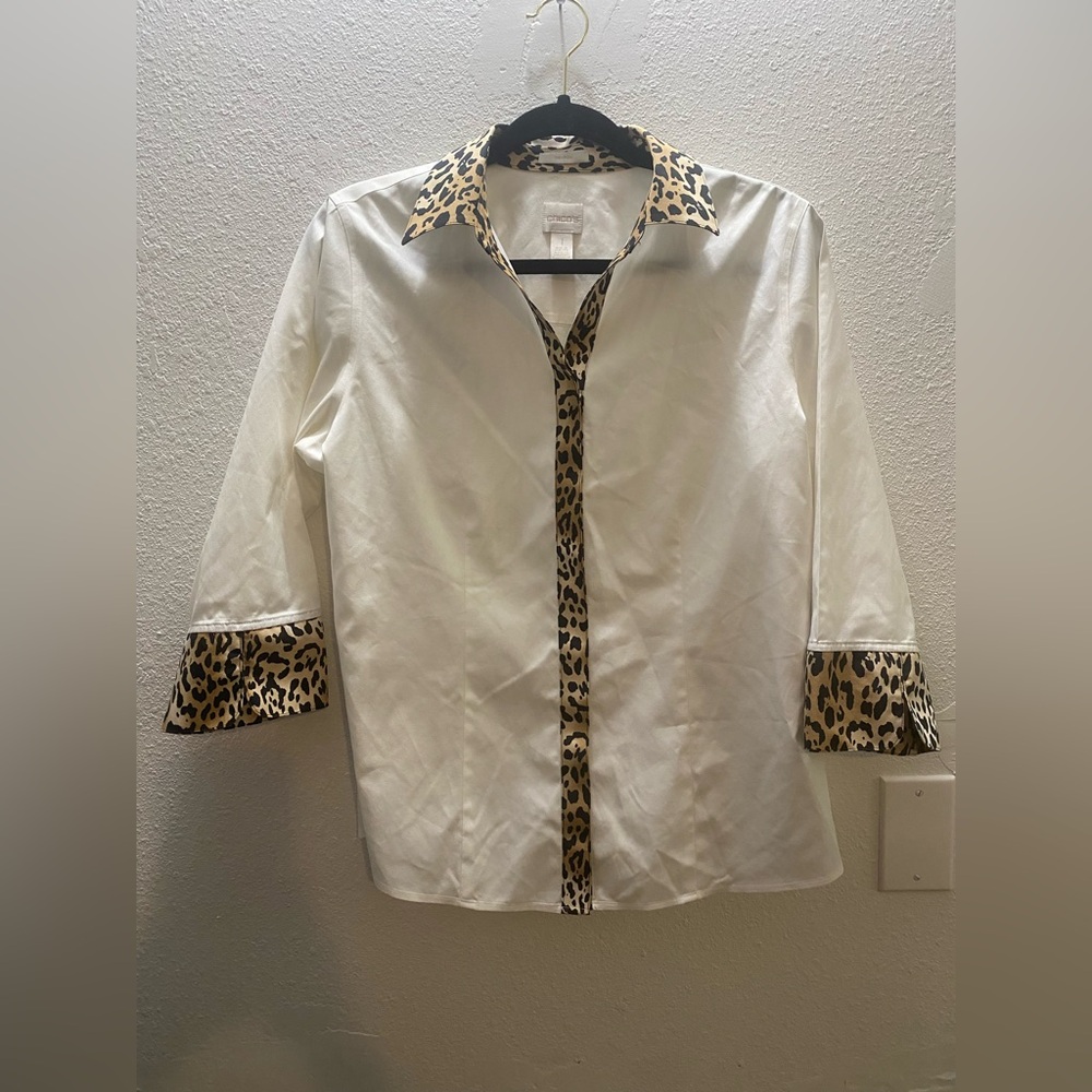 Chico's White button up Blouse with animal print .‎ size 1 (8/medium)